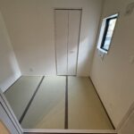 リビングと続き間の畳スペースです (居間)