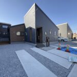 お車２台駐車可能！ (外観)