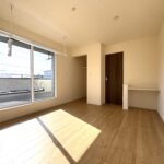 室内物干しもついています (寝室)